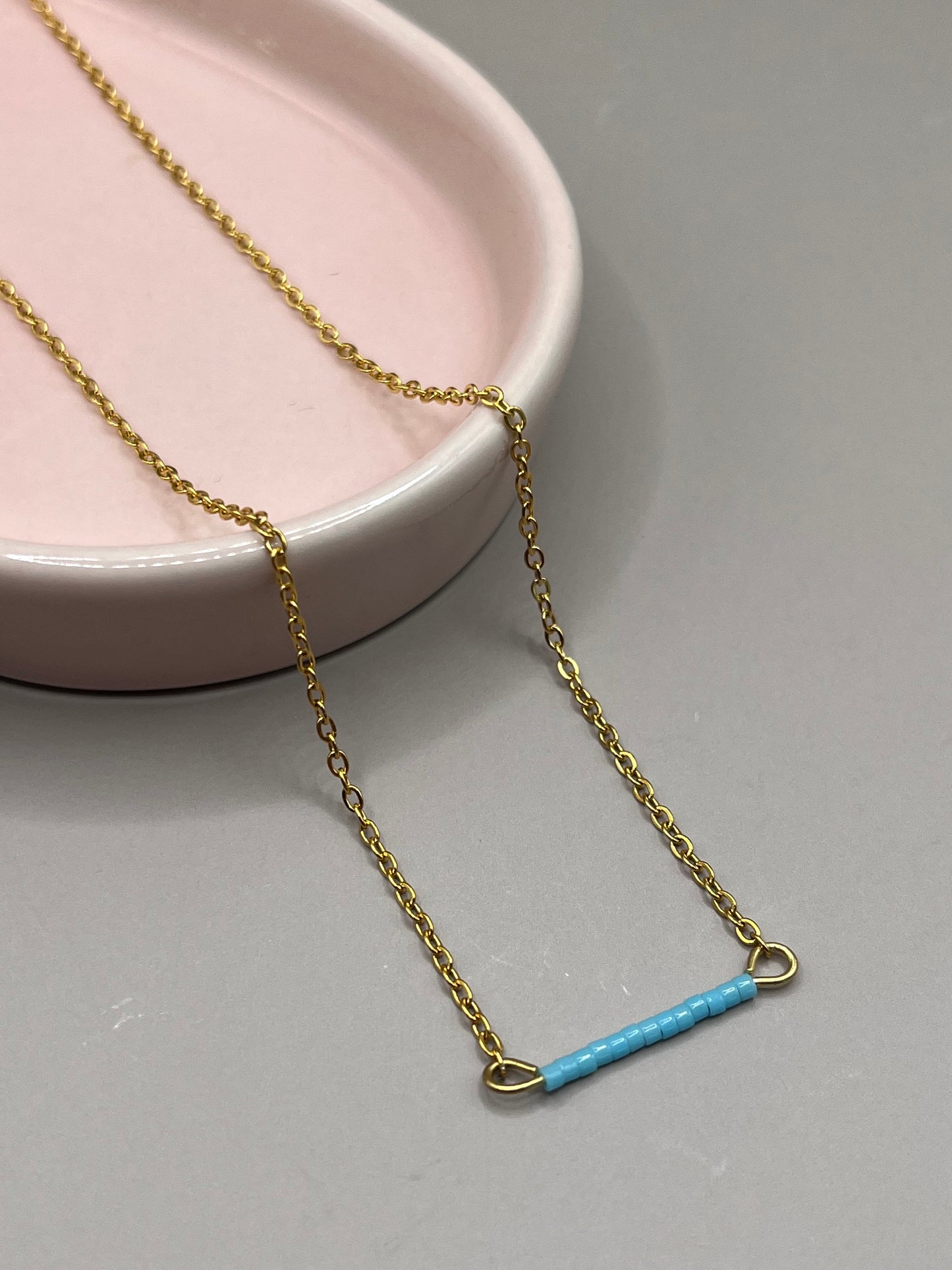 collier dore et perles